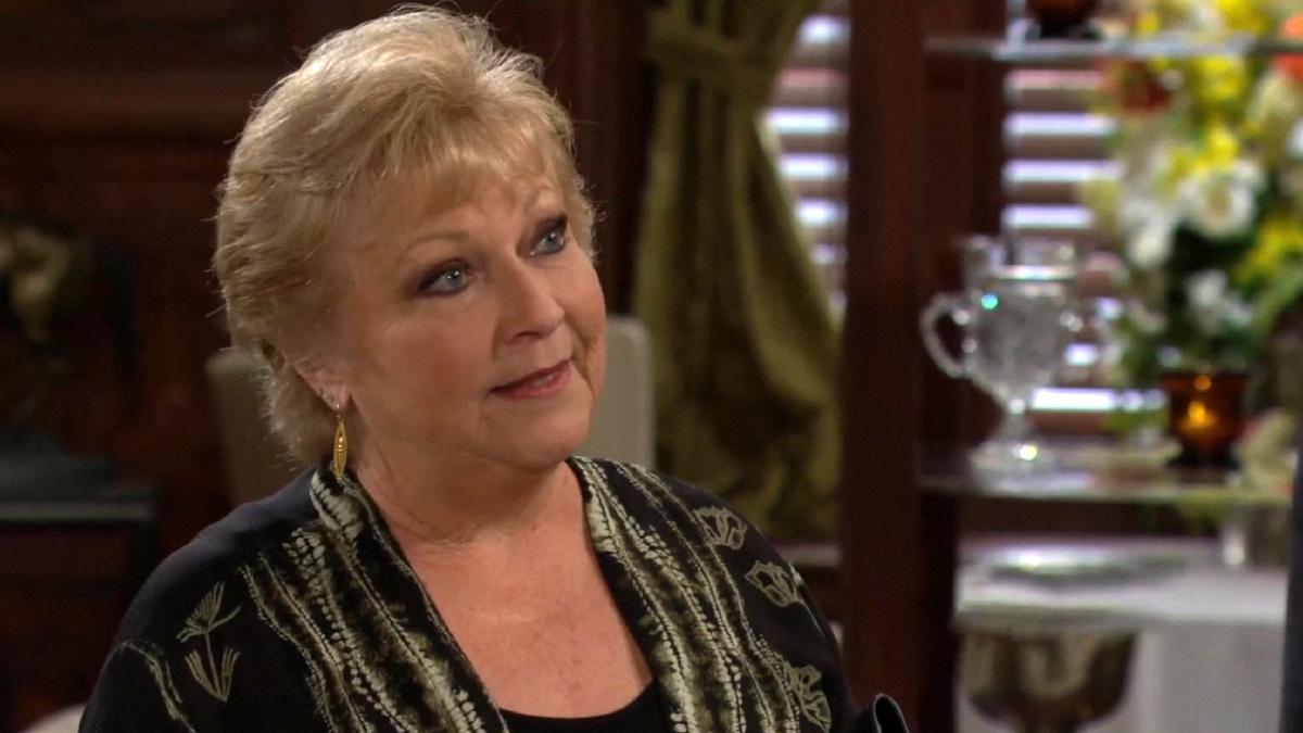 Traci (Beth Maitland) prend une décision importante. Les Feux de l'Amour, épisode 13100 (14 avril 2025, CBS)