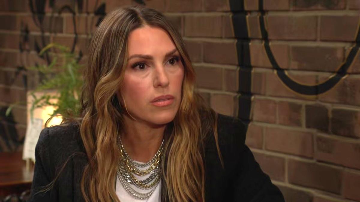 Chloe (Elizabeth Hendrickson) veut comprendre pourquoi son amie ne lui a parlé de rien. Les Feux de l'Amour, épisode 13119 (9 mai 2025, CBS)