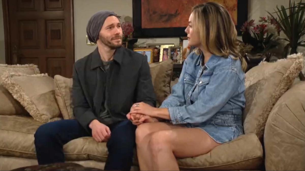 Hope (Annika Noelle) et Liam (Scott Clifton) se remémorent leurs souvenirs communs. Amour, Gloire et Beauté/Top Models, épisode 9523 (13 mai 2025, CBS)