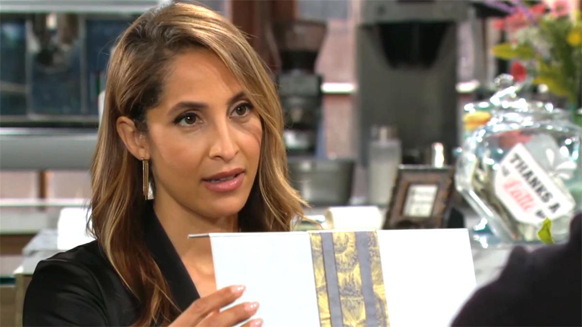 Lily (Christel Khalil) ne s'attendait pas à recevoir une telle attention. Les Feux de l'Amour, épisode 13141 (10 juin 2025, CBS)