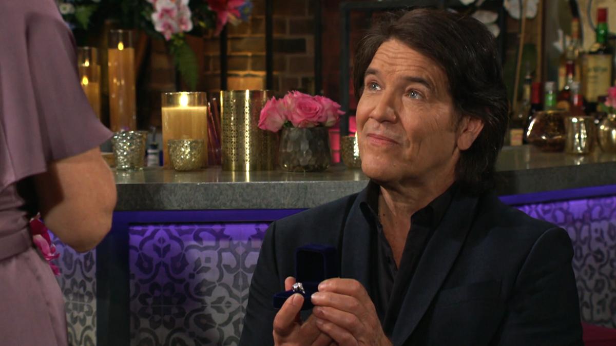 Danny (Michael Damian) demande la main de Christine. Les Feux de l'Amour, épisode 13163 (10 juillet 2025, CBS)
