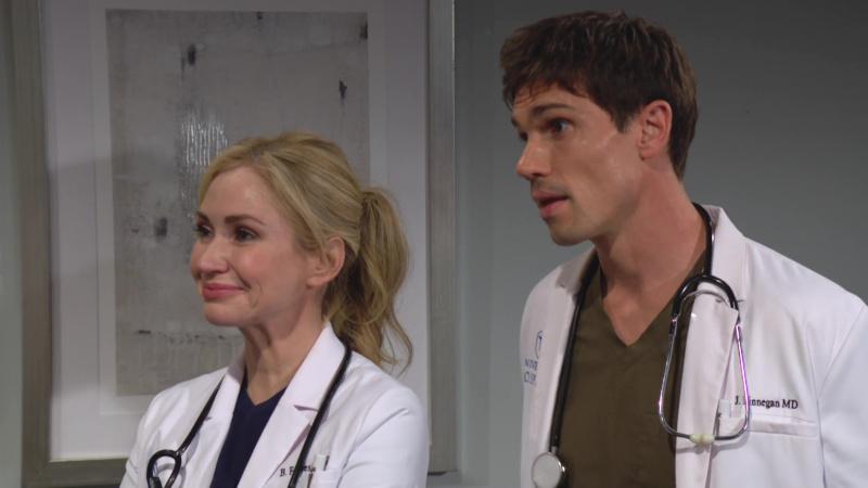 Bridget (Ashley Jones) et Finn apportent de bonnes nouvelles. Amour, Gloire et Beauté/Top Models, épisode 9566 (14 juillet 2025, CBS)