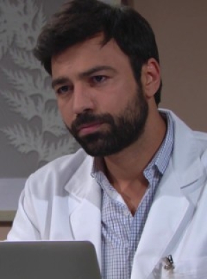 Docteur Pappas, personnage dans Amour, Gloire et Beauté - Top Models