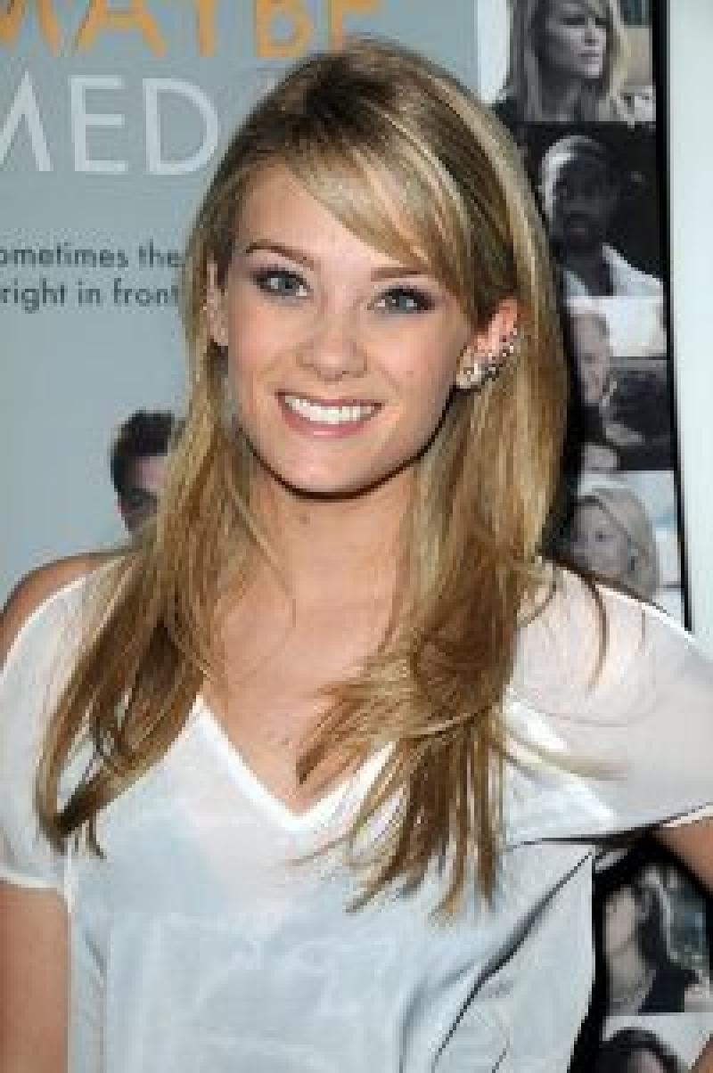Kim Matula de passage dans Amour, Gloire et Beauté - Top Models !