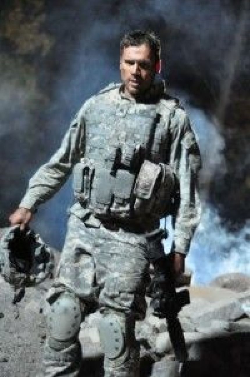Joshua Morrow (Nick Newman) dans le film 'Golden Shoes'