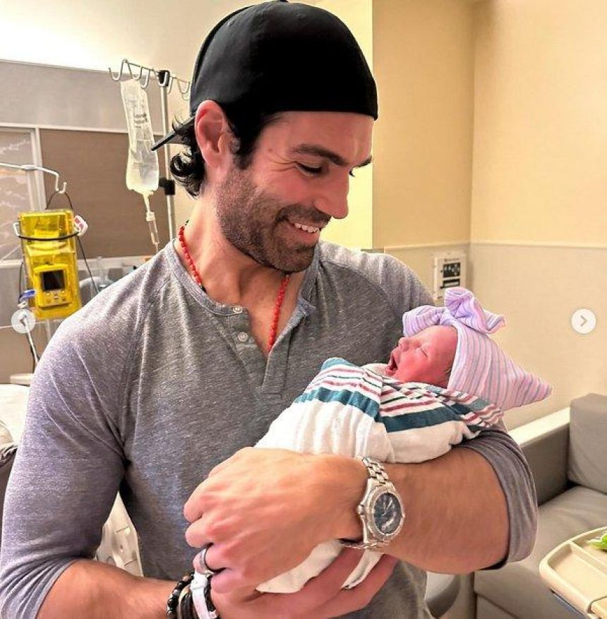 Carnet Rose : Jordi Vilasuso (Rey Rosales des Feux de l'Amour) papa pour la troisième fois