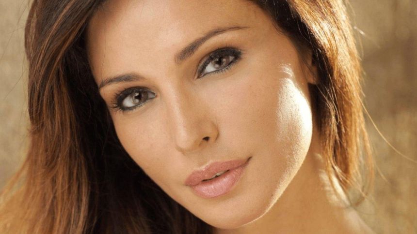 Les Feux de l’Amour : Tina Casciani reprend le rôle de Riza, mystérieuse alliée d’Adam à Las Vegas