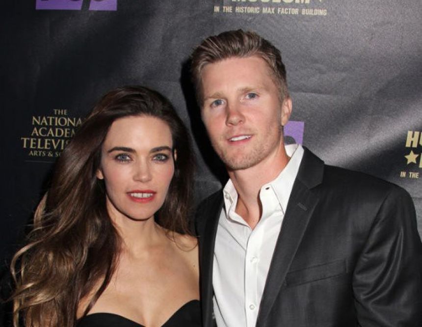 Amelia Heinle (Victoria Newman des Feux de l'Amour) et Thad Luckinbill (ex JT Hellstrom) divorcent
