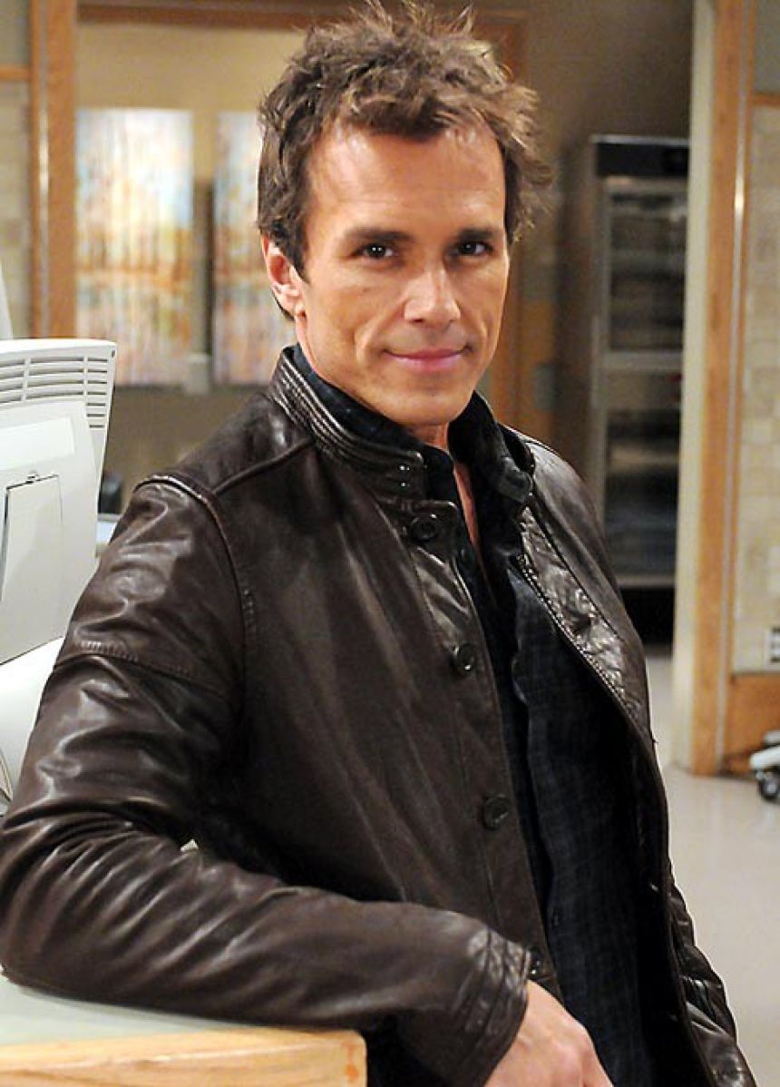 Scott Reeves (ex Ryan McNeil des Feux de l'Amour) hospitalisé pour un problème cardiaque