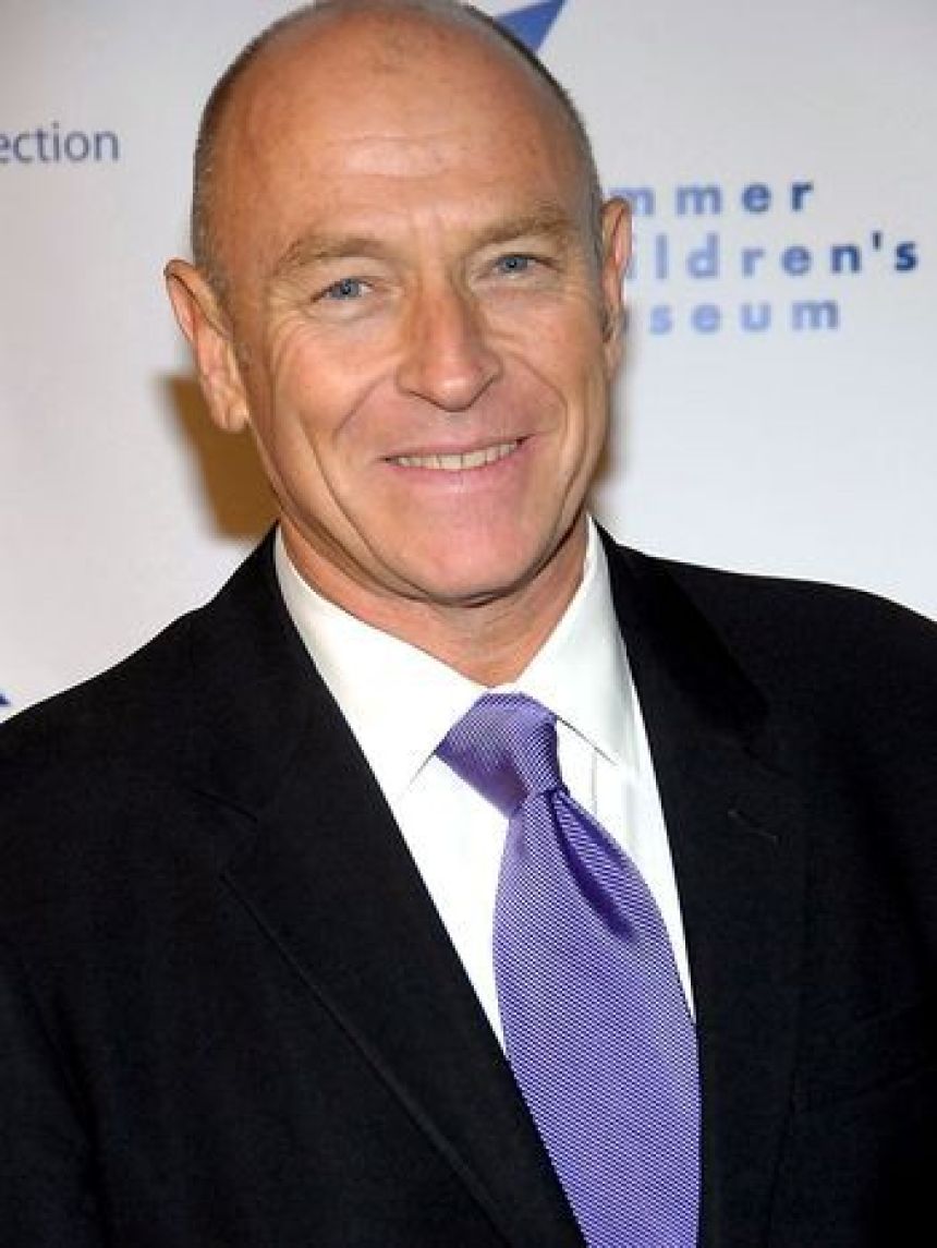 Corbin Bernsen (Père Todd Williams) bientôt en visite à Genoa !