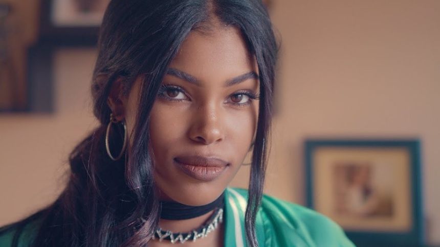 La sœur de Zoe Buckingham arrive dans Amour, Gloire et Beauté - Top Models !