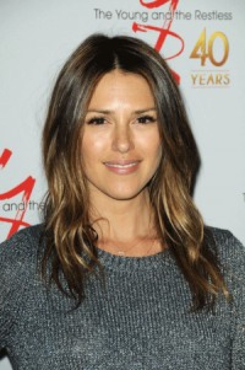 Elizabeth Hendrickson sur le départ ?