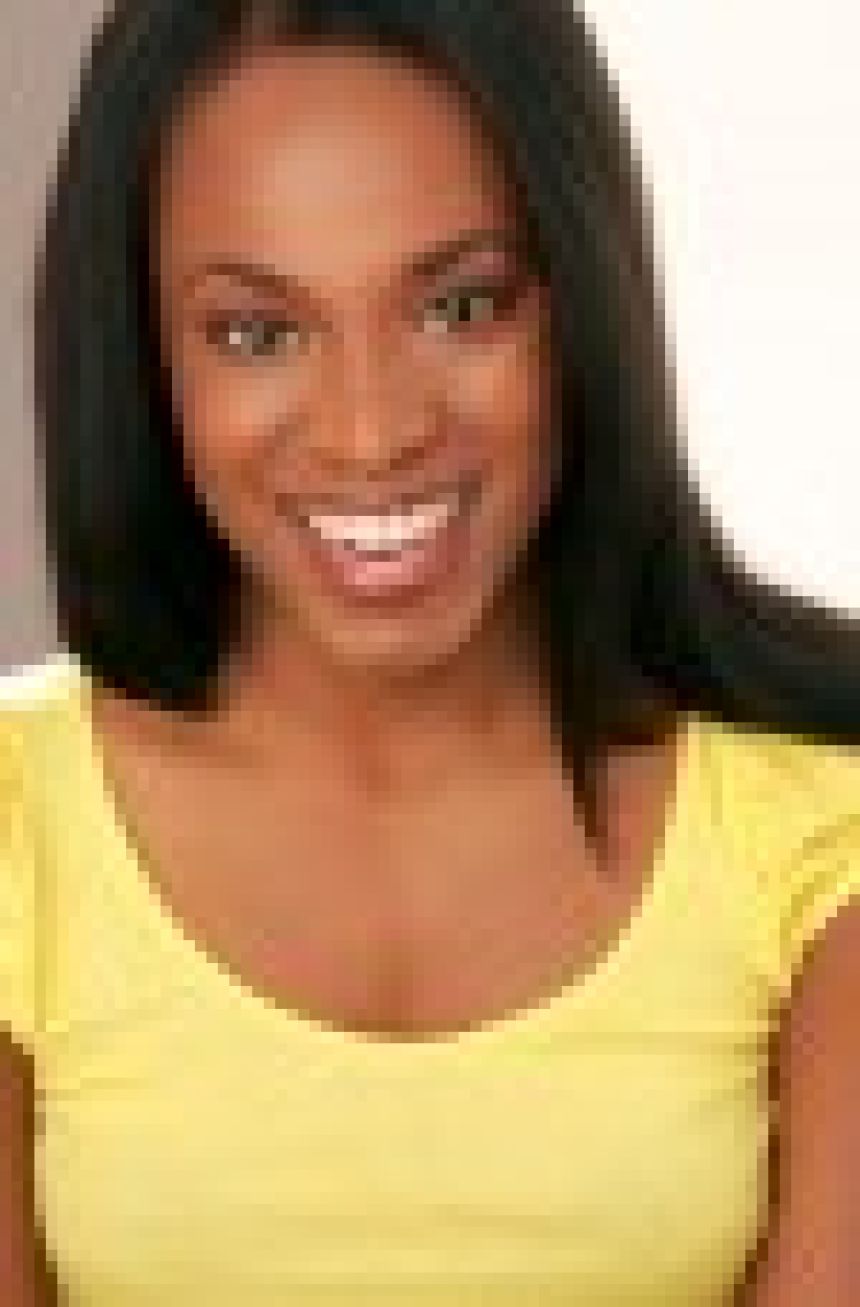 Kristolyn Lloyd sous contrat
