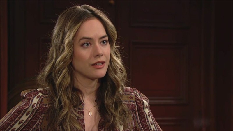 Hope (Annika Noelle) prend la défense de sa mère. Top Modèles,
                     épisode 8710 (2 janvier 2023,
TVA)