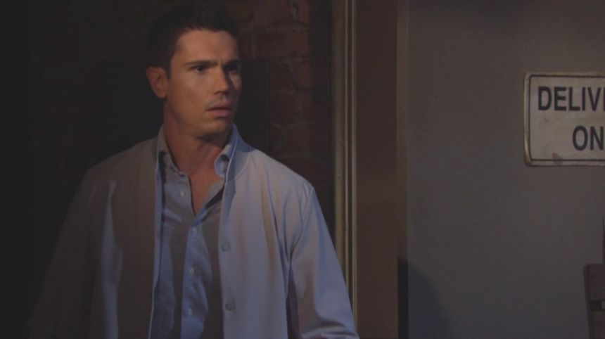 Finn (Tanner Novlan) est très inquiet pour Steffy... Amour, Gloire et Beauté/Top Models,
                     épisode 8739 (1 avril 2022,
CBS)
