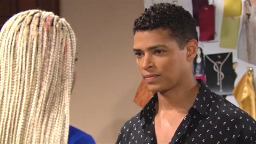 Zende (Delon De Metz) tombe des nues lorsque Paris vient lui parler. Amour, Gloire et Beauté/Top Models,
                     épisode 8763 (5 mai 2022,
CBS)