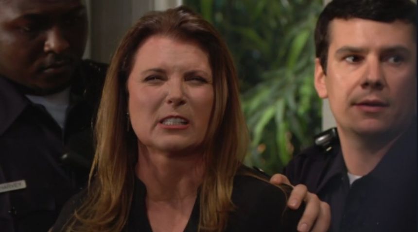 Sheila (Kimberlin Brown) est désormais sous bonne garde… Top Models,
épisode 8770 (10 février 2023,
RTL9)