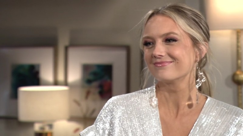 Abby (Melissa Ordway) veut que ses amis passent une soirée inoubliable. Les Feux de l'Amour,
                     épisode 9121 (24 décembre 2024,
TF1)