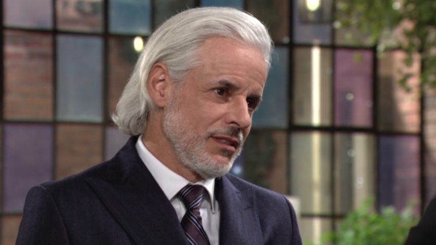 Michael (Christian LeBlanc) donne son avis à Victor. Les Feux de l'Amour,
épisode 9127 (3 janvier 2025,
TF1)