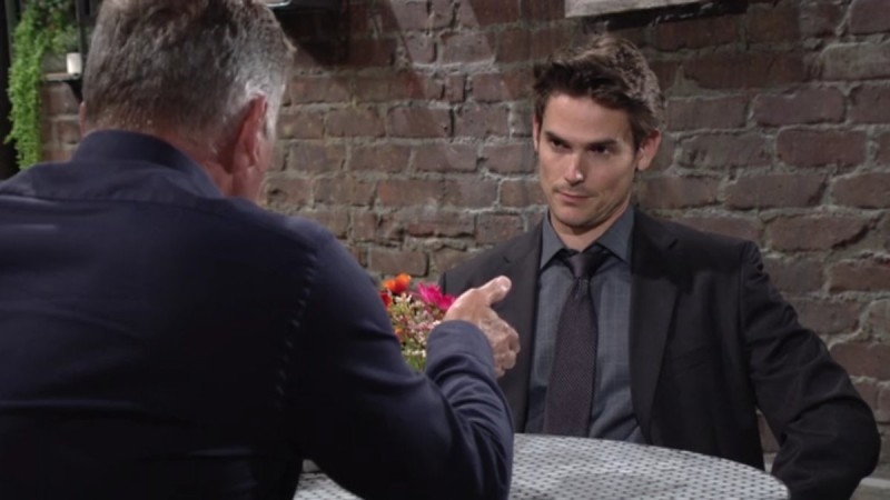 Adam (Mark Grossman) ne voit pas où Ashland veut en venir. Les Feux de l'Amour,
                     épisode 6728 (8 janvier 2025,
AUVIO)
