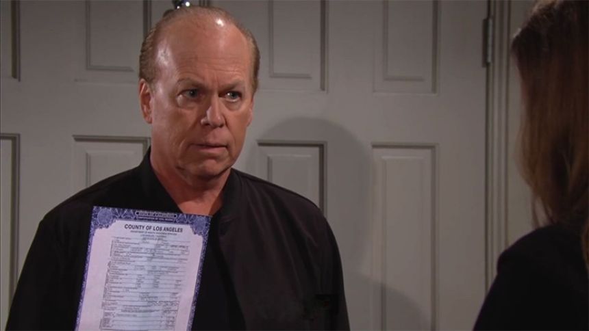 Mike (Ken Hanes) fait une proposition choquante à Sheila. Top Models,
                     épisode 8810 (7 avril 2023,
RTL9)