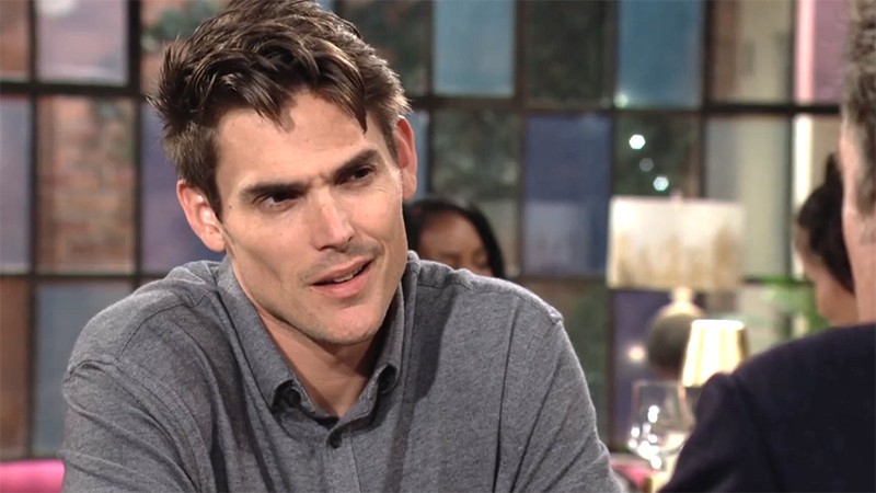 Adam (Mark Grossman) ne s'attendait pas à une telle proposition de Jack. Les Feux de l'Amour,
épisode 6750 (7 février 2025,
AUVIO)
