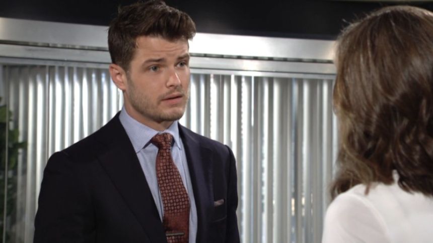 Kyle (Michael Mealor) n'est pas rassuré. Les Feux de l'Amour,
épisode 9173 (10 mars 2025,
TF1)