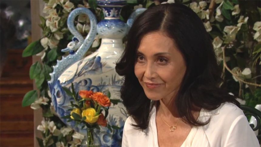 Li (Naomi Matsuda) est contente de déjeuner avec Bill. Amour, Gloire et Beauté/Top Models,
épisode 8858 (22 septembre 2022,
CBS)