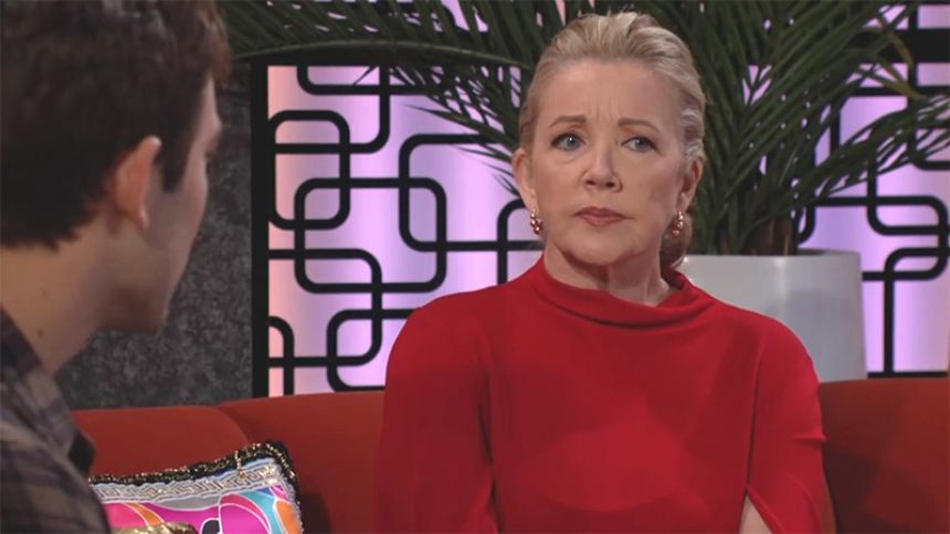 Nikki (Melody Thomas Scott) est intriguée par ce que lui raconte Noah. Les Feux de l'Amour,
épisode 9204 (22 avril 2025,
TF1)
