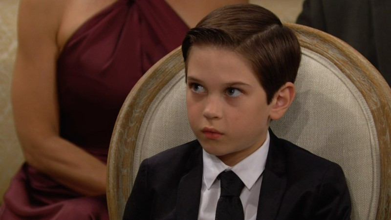 Douglas (Henry Joseph Samiri) ne supporte pas de voir son père mentir… Amour, Gloire et Beauté/Top Models,
                     épisode 8902 (28 novembre 2022,
CBS)