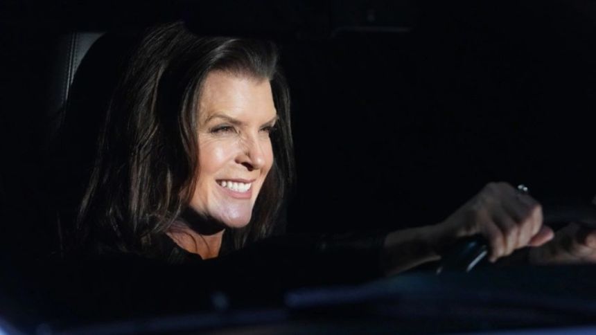 Sheila (Kimberlin Brown) est en route pour se venger. Top Models,
épisode 8922 (12 septembre 2023,
RTL9)