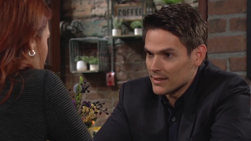 Adam (Mark Grossman) tient à rester présent pour Sally. Les Feux de l'Amour,
                     épisode 6854 (4 juillet 2025,
AUVIO)