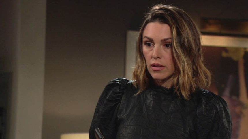 Chloe (Elizabeth Hendrickson) ne veut pas que Sally s'installe dans le déni. Les Feux de l'Amour,
épisode 6859 (11 juillet 2025,
AUVIO)