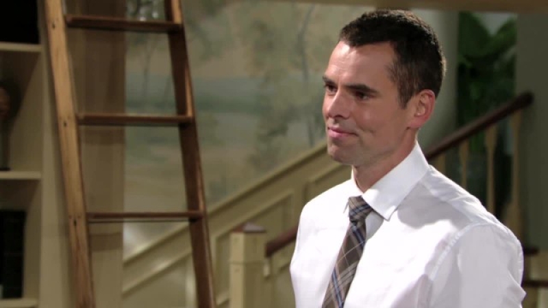 Billy (Jason Thompson) prodigue encore des bons conseils. Les Feux de l'Amour,
épisode 10992 (22 juillet 2024,
TVA)