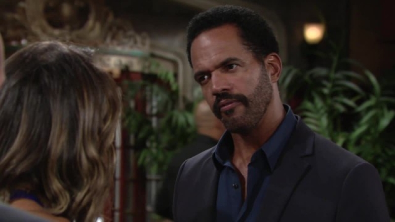 Neil (Kristoff St. John) reproche à Lily d'avoir agi dans son dos ! Les Feux de l'Amour,
                     épisode 10999 (31 août 2016,
CBS)