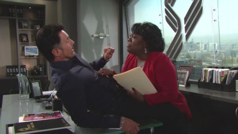 Emmy (Sheryl Underwood) n'est guère impressionnée par Bill… Top Modèles,
épisode 7440 (21 novembre 2017,
TVA)