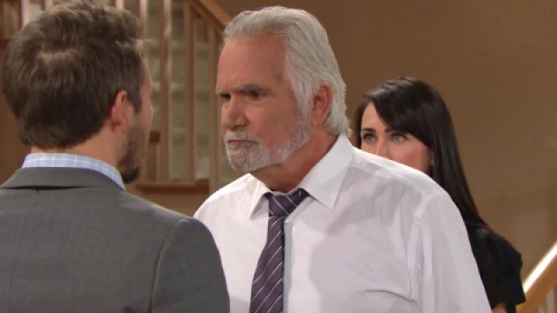 Eric (John McCook) sait se mettre en colère si nécessaire… Amour, Gloire et Beauté/Top Models,
                     épisode 7483 (15 décembre 2016,
CBS)