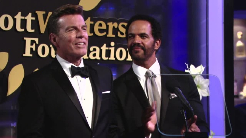 Le gala de la Fondation Abbott-Winters peut enfin commencer. Les Feux de l'Amour,
épisode 11082 (25 novembre 2024,
TVA)