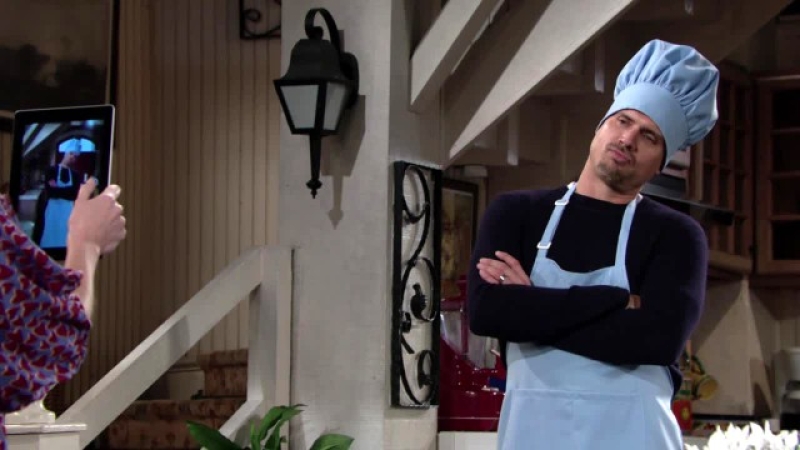 Nick (Joshua Morrow) passe un moment agréable avec Chelsea. Les Feux de l'Amour,
                     épisode 11111 (10 janvier 2025,
TVA)