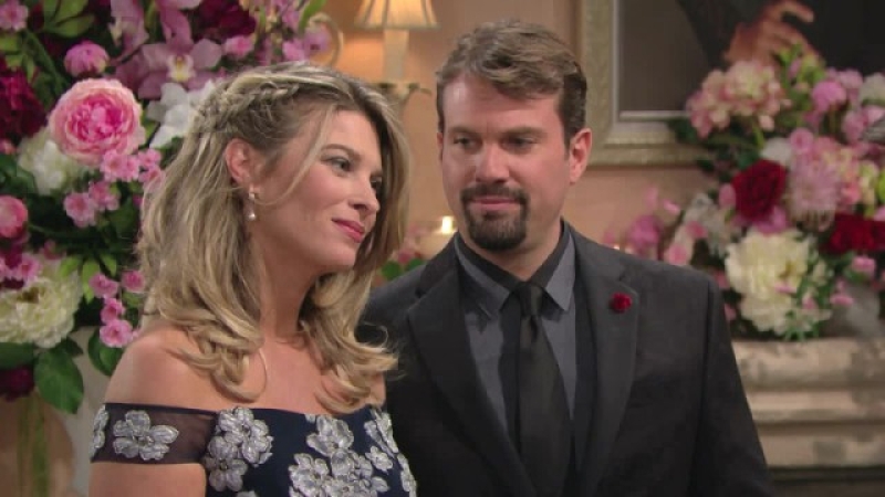 Kristen (Tracy Melchior) et Tony (Paulo Benedeti) sont de passage à Los Angeles. Amour, Gloire et Beauté,
                     épisode 7524 (23 août 2018,
TF1)