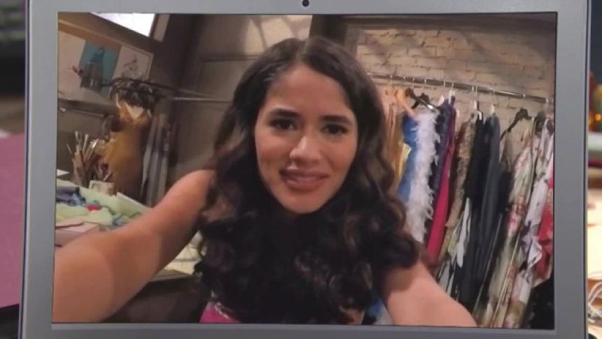 Darlita (Danube Hermosillo) sait bien qu'elle est filmée… Amour, Gloire et Beauté/Top Models,
épisode 7540 (8 mars 2017,
CBS)