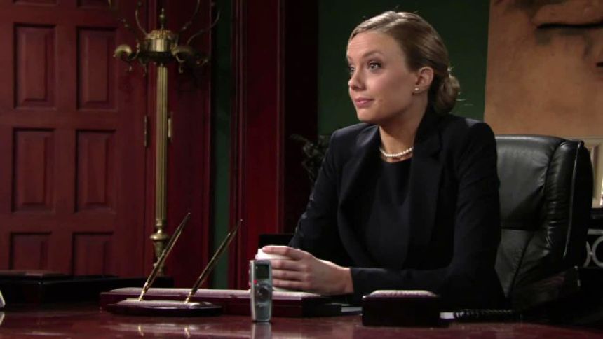 Abby (Melissa Ordway) répond aux questions de Scott Les Feux de l'Amour,
épisode 11145 (27 février 2025,
TVA)