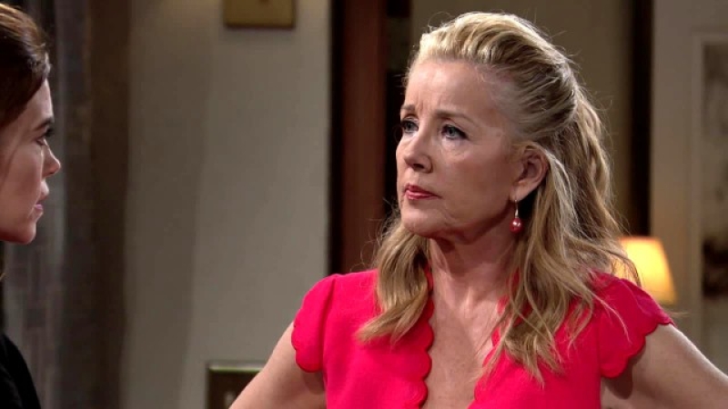 Nikki (Melody Thomas Scott) doit gérer un nouveau problème. Les Feux de l'Amour,
                     épisode 11164 (26 mars 2025,
TVA)