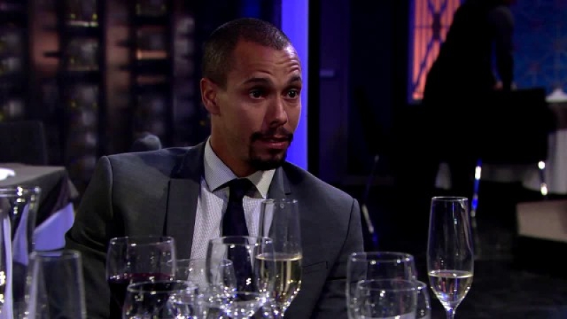 Devon (Bryton James) met Jordan en garde. Les Feux de l'Amour,
épisode 11166 (28 mars 2025,
TVA)