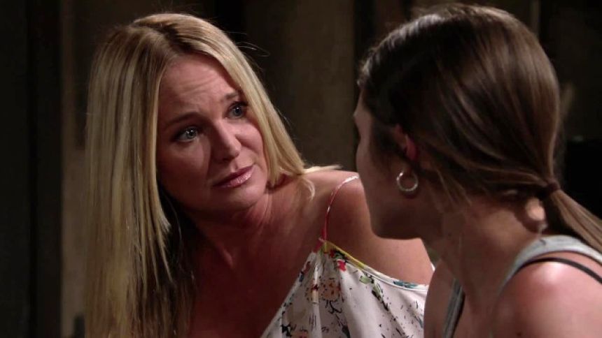 Sharon (Sharon Case) retrouve Crystal. Les Feux de l'Amour,
épisode 7970 (17 juin 2020,
TF1)