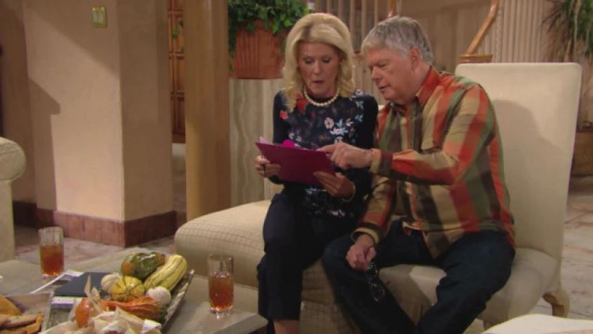 Pam (Alley Mills) et Charlie (Dick Christie) sont à pied d'œuvre pour Thanksgiving… Amour, Gloire et Beauté,
épisode 7720 (12 mars 2019,
TF1PLUS)