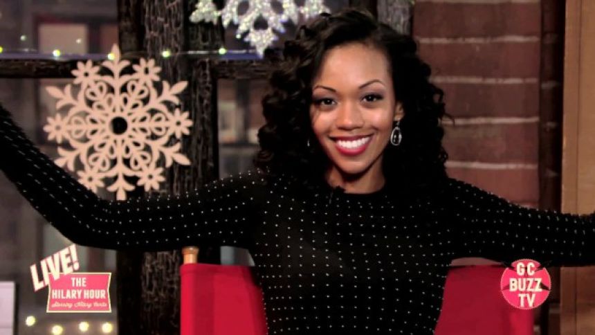 Hilary (Mishael Morgan) adore la magie du direct ! Les Feux de l'Amour,
                     épisode 8057 (20 octobre 2020,
TF1)