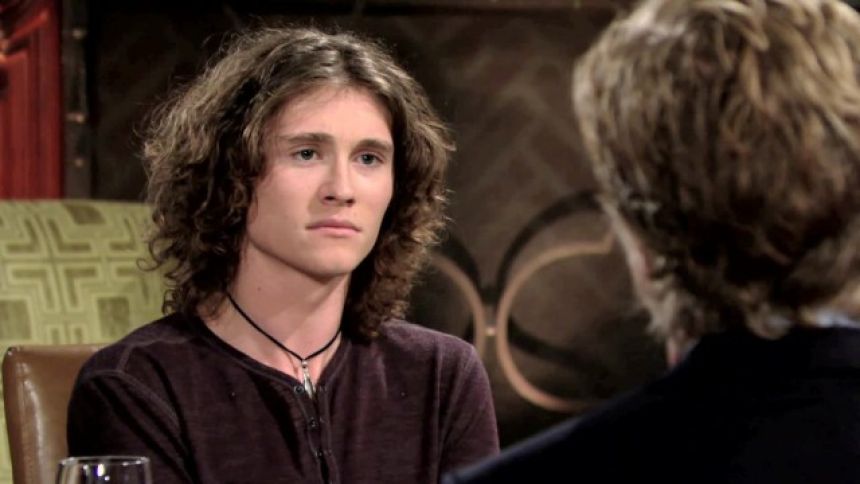 Reed (Tristan Lake Leabu) est toujours en colère contre JT. Les Feux de l'Amour,
épisode 8065 (30 octobre 2020,
TF1)
