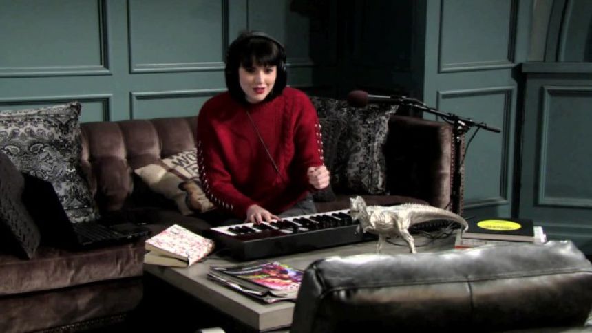 Tessa (Cait Fairbank) retrouve enfin l'inspiration. Les Feux de l'Amour,
épisode 8087 (2 décembre 2020,
TF1)