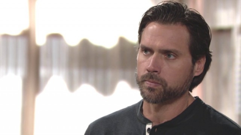 Nick (Joshua Morrow) s'inquiète pour Christian. Les Feux de l'Amour,
                     épisode 5704 (24 décembre 2020,
AUVIO)